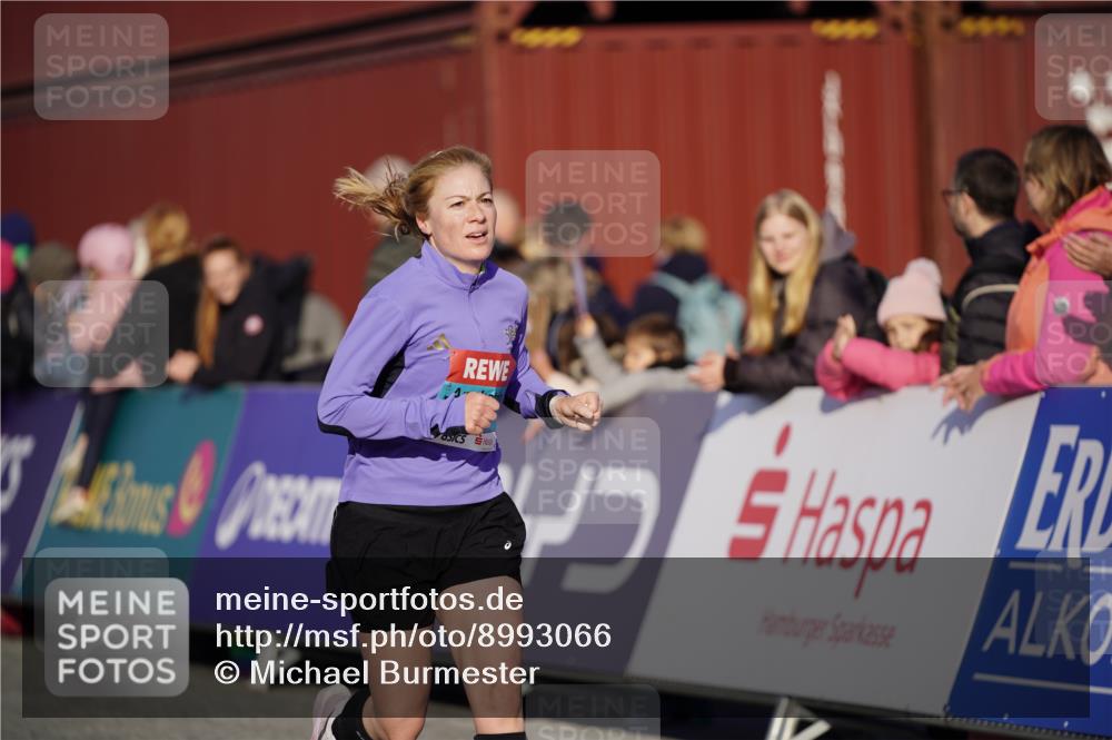 03.10.2025 - Köhlbrandbrückenlauf Michael Burmester http://msf.ph/oto/8993066 03.10.2025 09:53:20 Ziel 1012, 1029, 3299, 3704 meine-sportfotos.de