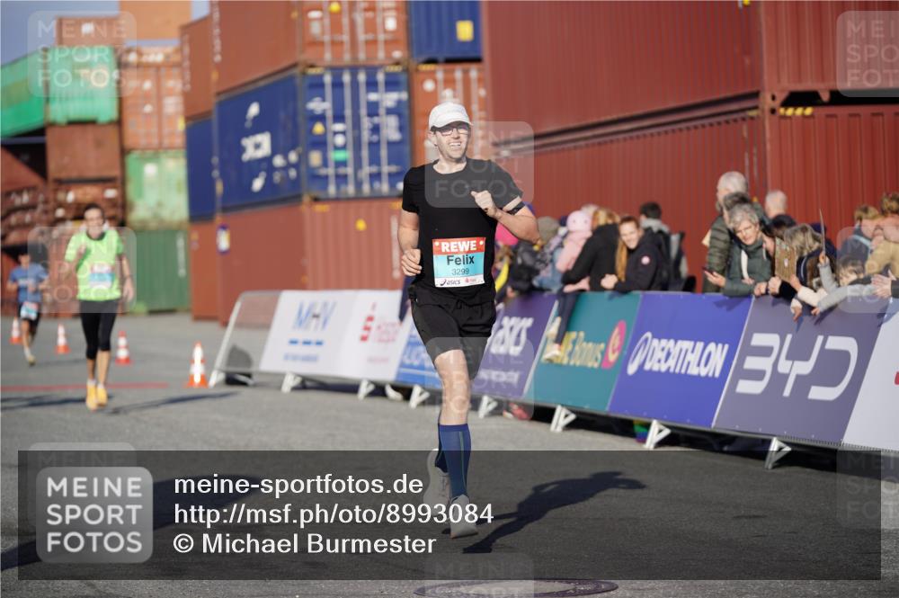 03.10.2025 - Köhlbrandbrückenlauf Michael Burmester http://msf.ph/oto/8993084 03.10.2025 09:53:22 Ziel 1012, 3078, 3226, 3262, 3299, 3704 meine-sportfotos.de