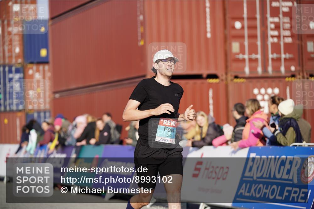 03.10.2025 - Köhlbrandbrückenlauf Michael Burmester http://msf.ph/oto/8993102 03.10.2025 09:53:24 Ziel 1012, 3078, 3226, 3262, 3299, 3704 meine-sportfotos.de