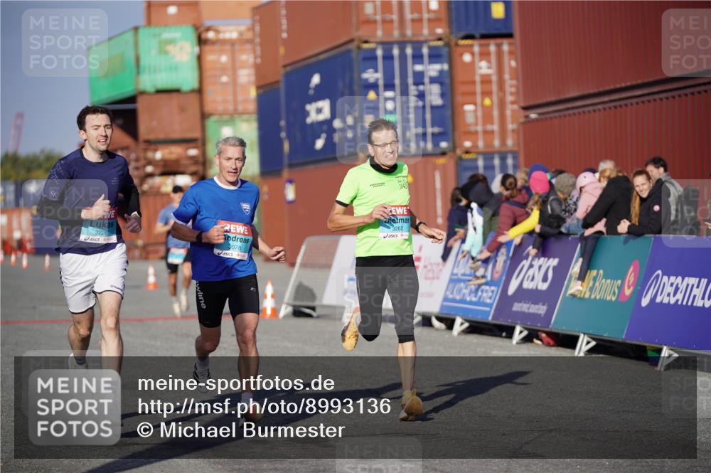 03.10.2025 - Köhlbrandbrückenlauf Michael Burmester http://msf.ph/oto/8993136 03.10.2025 09:53:25 Ziel 3078, 3226, 3262, 3299, 3704 meine-sportfotos.de