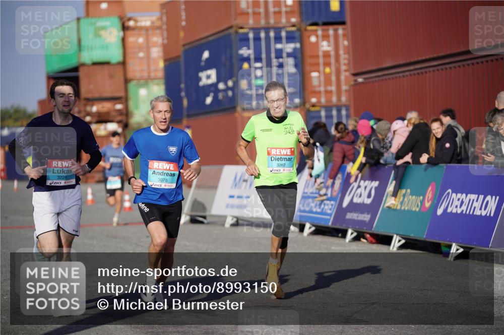 03.10.2025 - Köhlbrandbrückenlauf Michael Burmester http://msf.ph/oto/8993150 03.10.2025 09:53:25 Ziel 3078, 3226, 3262, 3299, 3704 meine-sportfotos.de