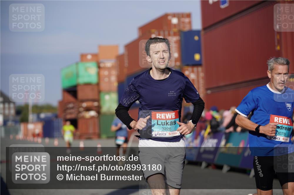 03.10.2025 - Köhlbrandbrückenlauf Michael Burmester http://msf.ph/oto/8993180 03.10.2025 09:53:27 Ziel 2831, 3078, 3226, 3262, 3299, 3704 meine-sportfotos.de