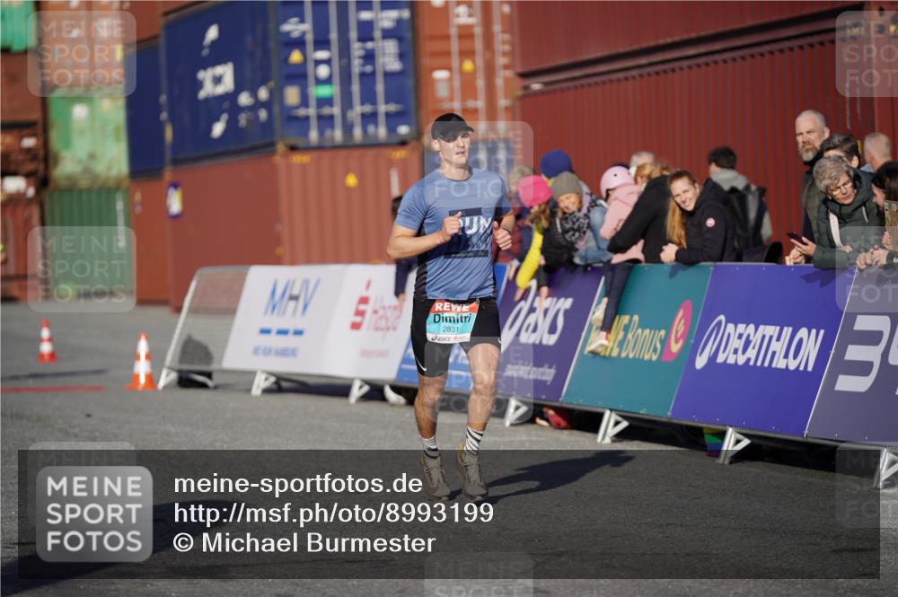 03.10.2025 - Köhlbrandbrückenlauf Michael Burmester http://msf.ph/oto/8993199 03.10.2025 09:53:29 Ziel 2831, 3078, 3226, 3262, 3299 meine-sportfotos.de