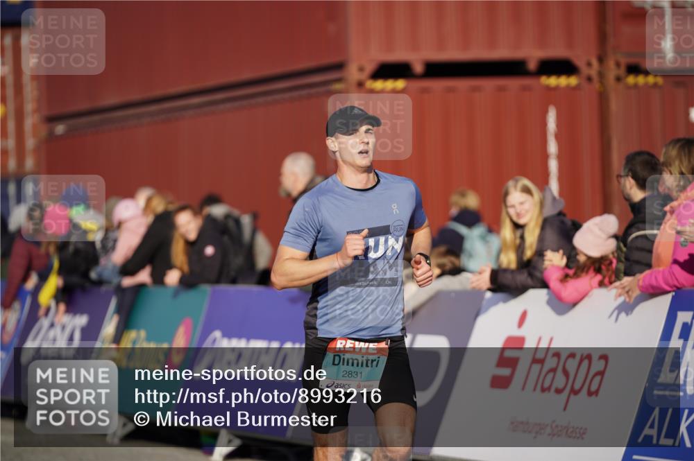 03.10.2025 - Köhlbrandbrückenlauf Michael Burmester http://msf.ph/oto/8993216 03.10.2025 09:53:30 Ziel 2831, 3078, 3226, 3262, 3299 meine-sportfotos.de