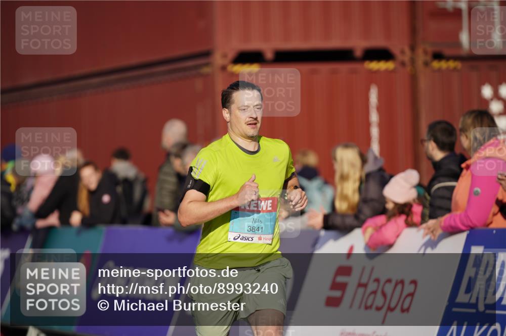 03.10.2025 - Köhlbrandbrückenlauf Michael Burmester http://msf.ph/oto/8993240 03.10.2025 09:53:36 Ziel 2831, 3841 meine-sportfotos.de