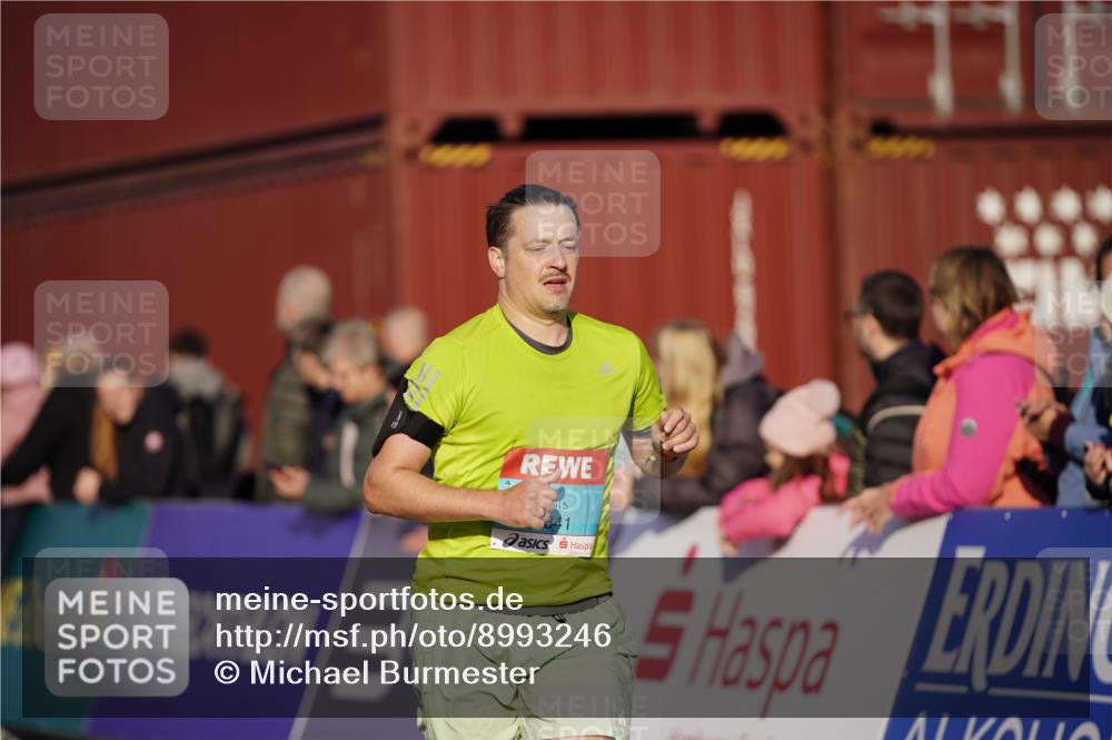 03.10.2025 - Köhlbrandbrückenlauf Michael Burmester http://msf.ph/oto/8993246 03.10.2025 09:53:36 Ziel 2831, 3841 meine-sportfotos.de