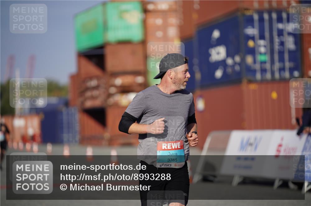 03.10.2025 - Köhlbrandbrückenlauf Michael Burmester http://msf.ph/oto/8993288 03.10.2025 09:54:11 Ziel 1037, 3785 meine-sportfotos.de