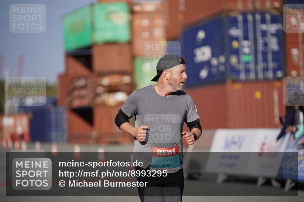 03.10.2025 - Köhlbrandbrückenlauf Michael Burmester http://msf.ph/oto/8993295 03.10.2025 09:54:11 Ziel 1037, 3785 meine-sportfotos.de