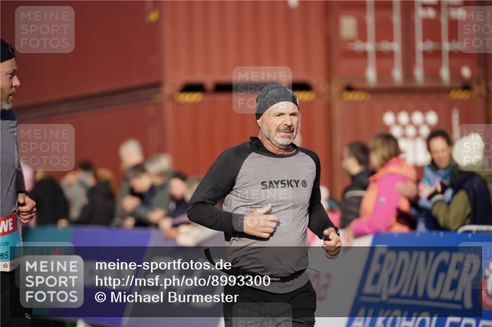 03.10.2025 - Köhlbrandbrückenlauf Michael Burmester http://msf.ph/oto/8993300 03.10.2025 09:54:12 Ziel 1037, 3785 meine-sportfotos.de