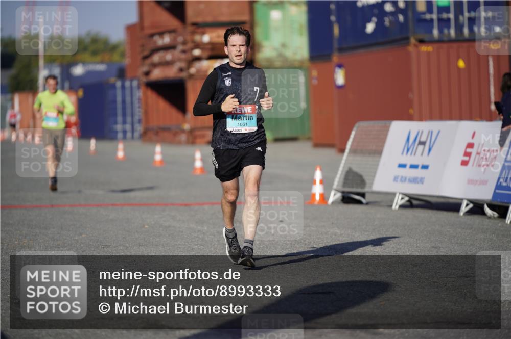 03.10.2025 - Köhlbrandbrückenlauf Michael Burmester http://msf.ph/oto/8993333 03.10.2025 09:54:20 Ziel 1061 meine-sportfotos.de