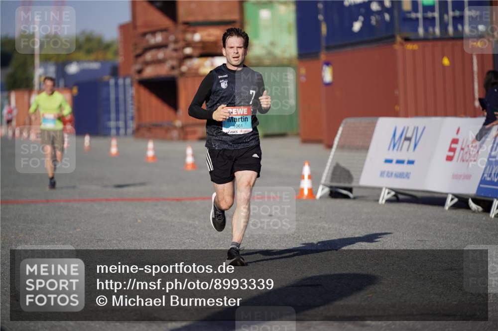 03.10.2025 - Köhlbrandbrückenlauf Michael Burmester http://msf.ph/oto/8993339 03.10.2025 09:54:20 Ziel 1061 meine-sportfotos.de