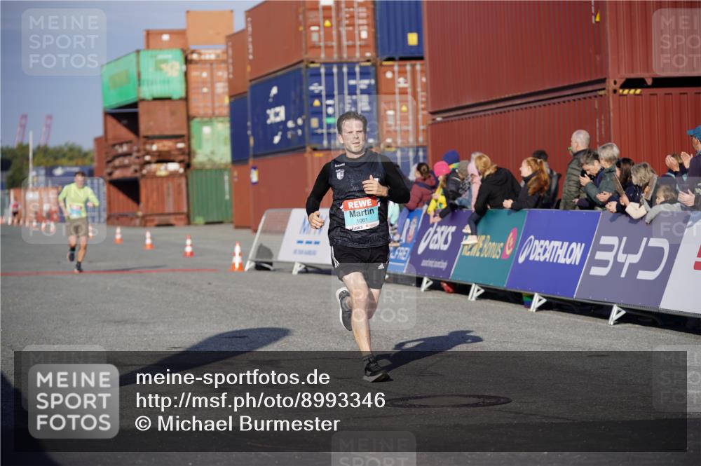 03.10.2025 - Köhlbrandbrückenlauf Michael Burmester http://msf.ph/oto/8993346 03.10.2025 09:54:22 Ziel 1061 meine-sportfotos.de