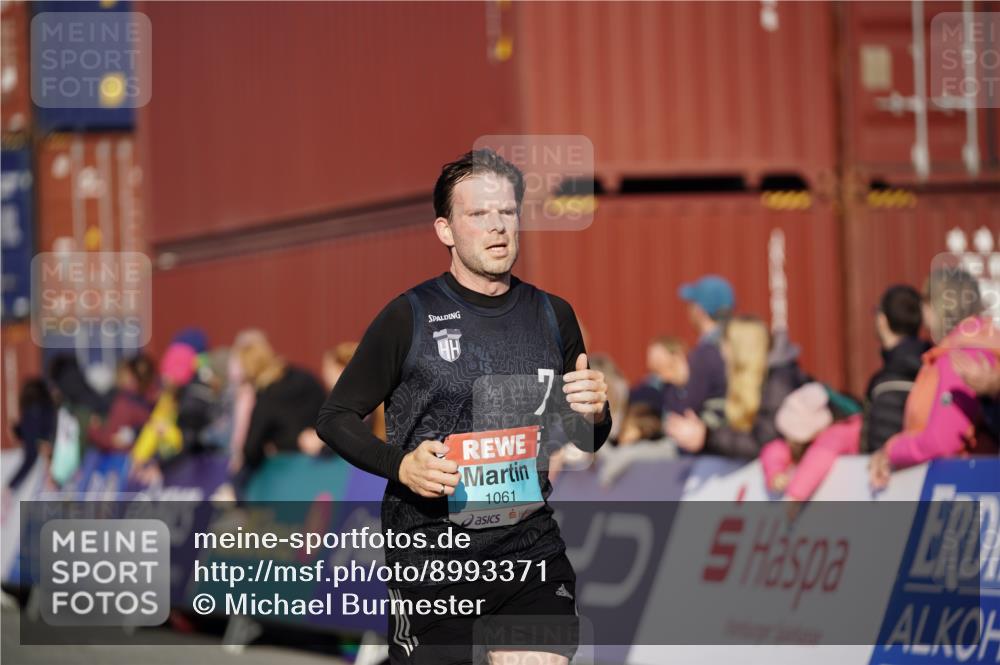03.10.2025 - Köhlbrandbrückenlauf Michael Burmester http://msf.ph/oto/8993371 03.10.2025 09:54:23 Ziel 1061, 1462 meine-sportfotos.de
