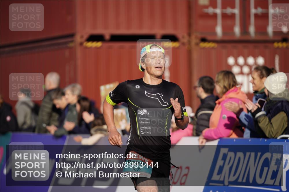 03.10.2025 - Köhlbrandbrückenlauf Michael Burmester http://msf.ph/oto/8993444 03.10.2025 09:54:41 Ziel 2961, 3376, 3609 meine-sportfotos.de