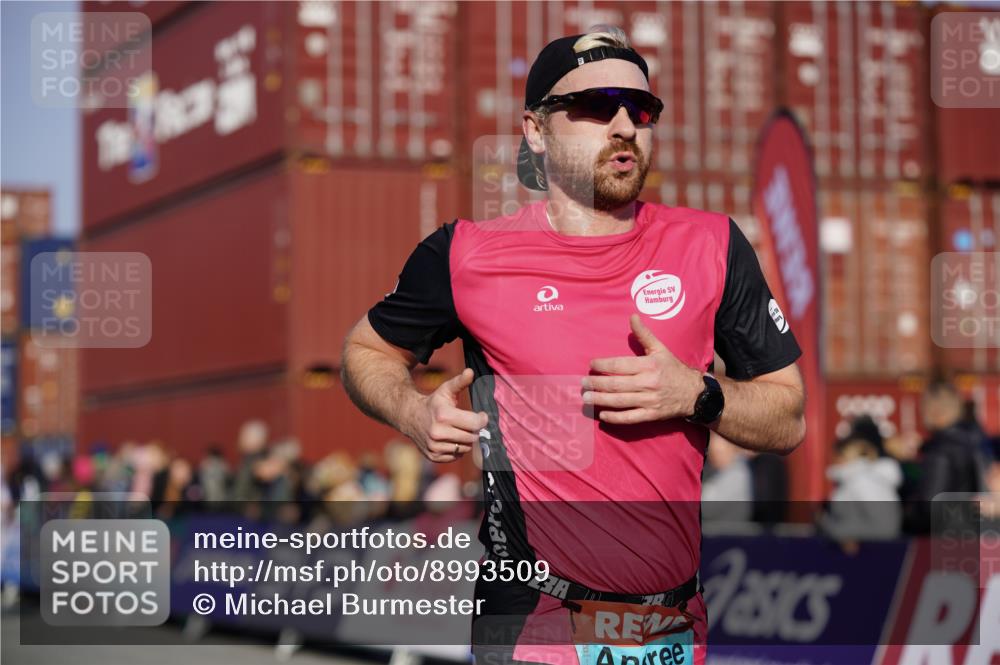 03.10.2025 - Köhlbrandbrückenlauf Michael Burmester http://msf.ph/oto/8993509 03.10.2025 09:54:47 Ziel 2961, 3376, 3527, 3609 meine-sportfotos.de