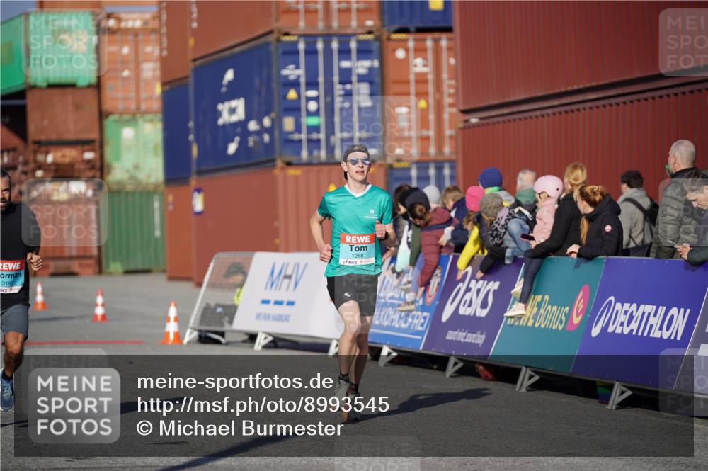03.10.2025 - Köhlbrandbrückenlauf Michael Burmester http://msf.ph/oto/8993545 03.10.2025 09:54:52 Ziel 1268, 2961, 3193, 3376, 3527 meine-sportfotos.de