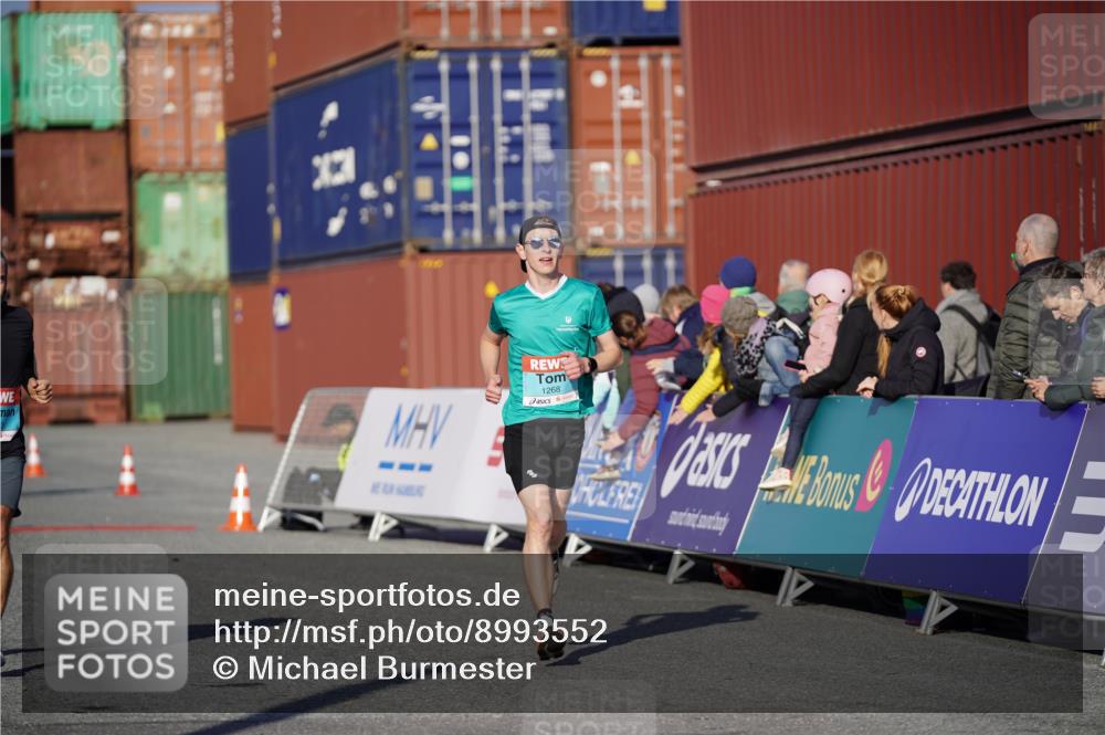 03.10.2025 - Köhlbrandbrückenlauf Michael Burmester http://msf.ph/oto/8993552 03.10.2025 09:54:52 Ziel 1268, 2961, 3193, 3376, 3527 meine-sportfotos.de