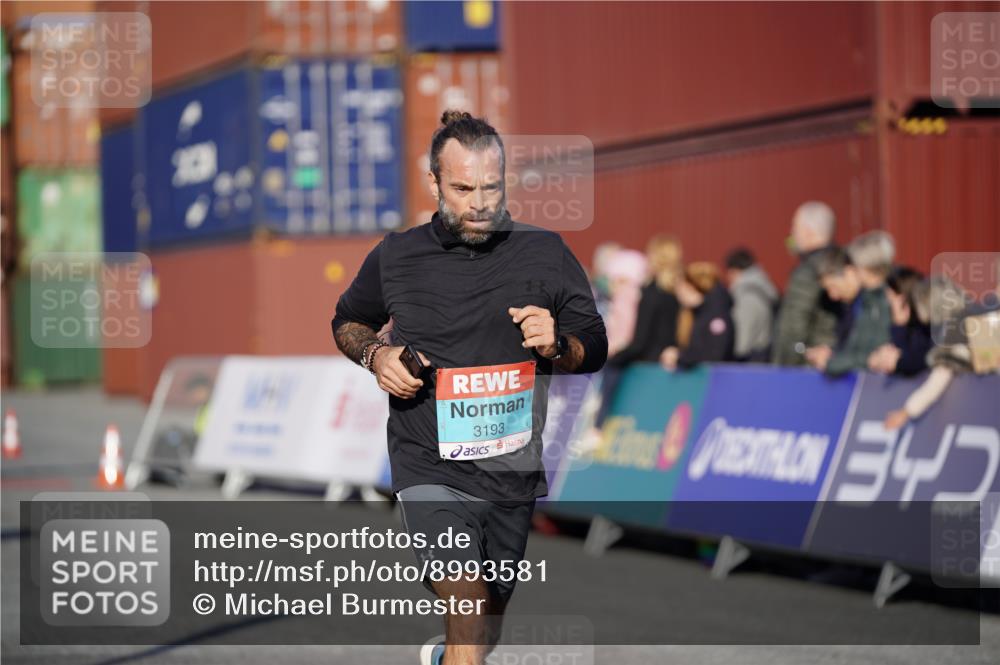 03.10.2025 - Köhlbrandbrückenlauf Michael Burmester http://msf.ph/oto/8993581 03.10.2025 09:54:54 Ziel 1268, 3193, 3288, 3527 meine-sportfotos.de