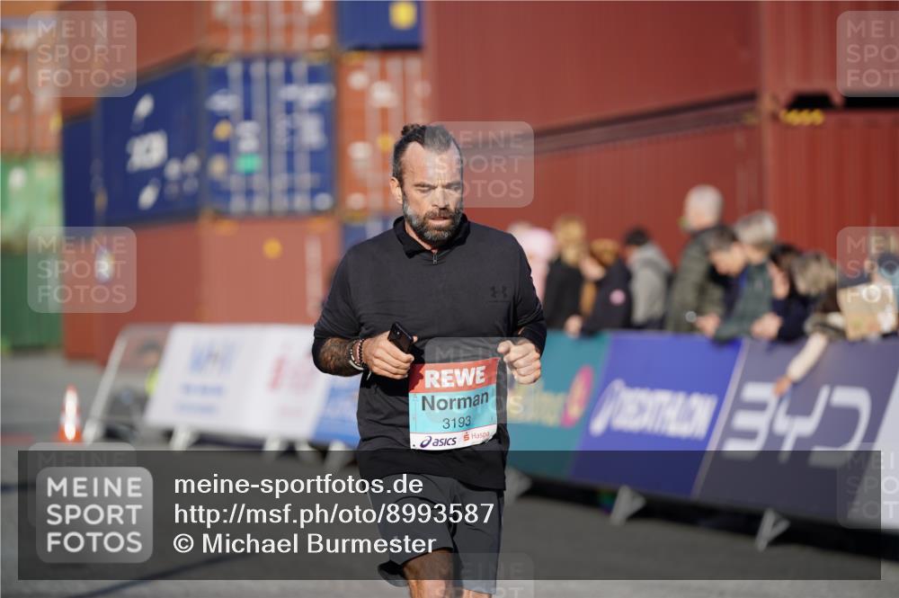 03.10.2025 - Köhlbrandbrückenlauf Michael Burmester http://msf.ph/oto/8993587 03.10.2025 09:54:55 Ziel 1268, 3193, 3288, 3527 meine-sportfotos.de
