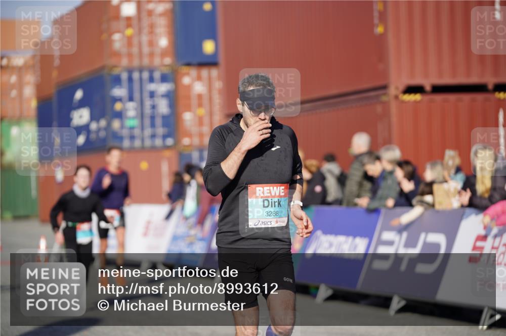 03.10.2025 - Köhlbrandbrückenlauf Michael Burmester http://msf.ph/oto/8993612 03.10.2025 09:54:58 Ziel 1268, 3083, 3152, 3193, 3288, 3490, 3628, 3715, 3720 meine-sportfotos.de