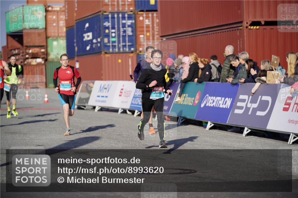 03.10.2025 - Köhlbrandbrückenlauf Michael Burmester http://msf.ph/oto/8993620 03.10.2025 09:54:59 Ziel 1268, 3083, 3152, 3193, 3288, 3490, 3628, 3715, 3720 meine-sportfotos.de