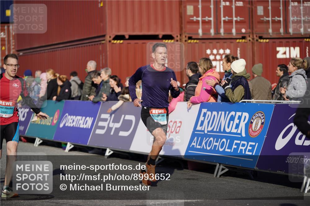 03.10.2025 - Köhlbrandbrückenlauf Michael Burmester http://msf.ph/oto/8993652 03.10.2025 09:55:01 Ziel 1268, 2879, 3083, 3152, 3193, 3288, 3490, 3628, 3715, 3720 meine-sportfotos.de
