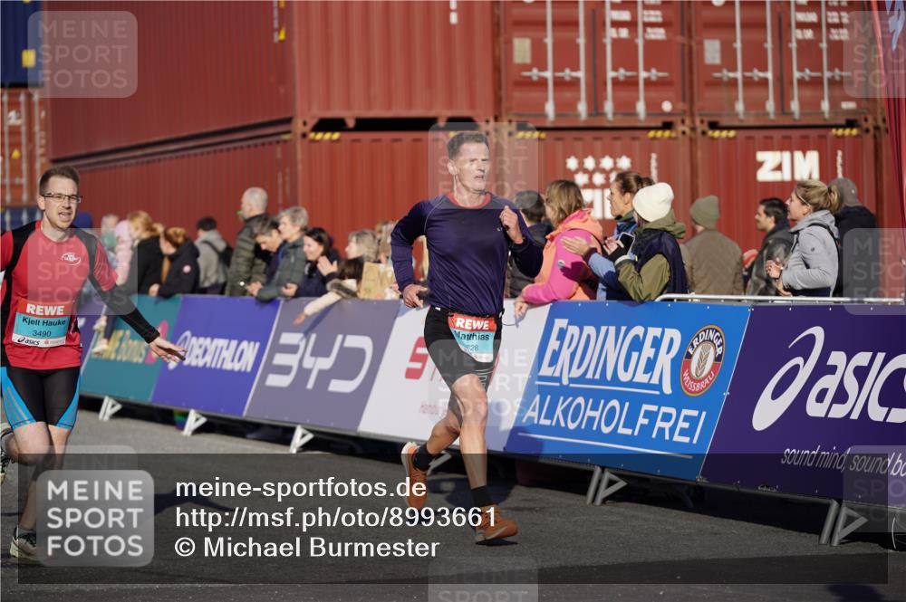 03.10.2025 - Köhlbrandbrückenlauf Michael Burmester http://msf.ph/oto/8993661 03.10.2025 09:55:01 Ziel 1268, 2879, 3083, 3152, 3193, 3288, 3490, 3628, 3715, 3720 meine-sportfotos.de