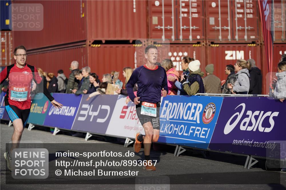 03.10.2025 - Köhlbrandbrückenlauf Michael Burmester http://msf.ph/oto/8993667 03.10.2025 09:55:01 Ziel 1268, 2879, 3083, 3152, 3193, 3288, 3490, 3628, 3715, 3720 meine-sportfotos.de