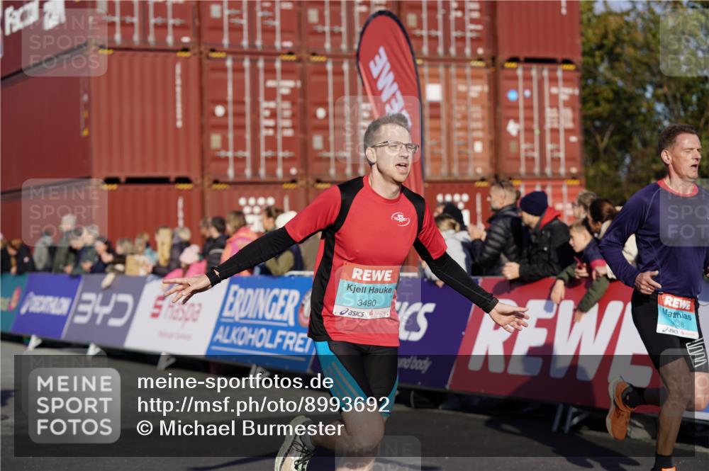 03.10.2025 - Köhlbrandbrückenlauf Michael Burmester http://msf.ph/oto/8993692 03.10.2025 09:55:02 Ziel 2879, 3083, 3152, 3288, 3490, 3628, 3715, 3720 meine-sportfotos.de