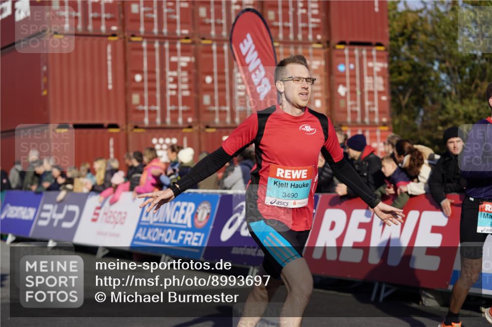 03.10.2025 - Köhlbrandbrückenlauf Michael Burmester http://msf.ph/oto/8993697 03.10.2025 09:55:02 Ziel 2879, 3083, 3152, 3288, 3490, 3628, 3715, 3720 meine-sportfotos.de