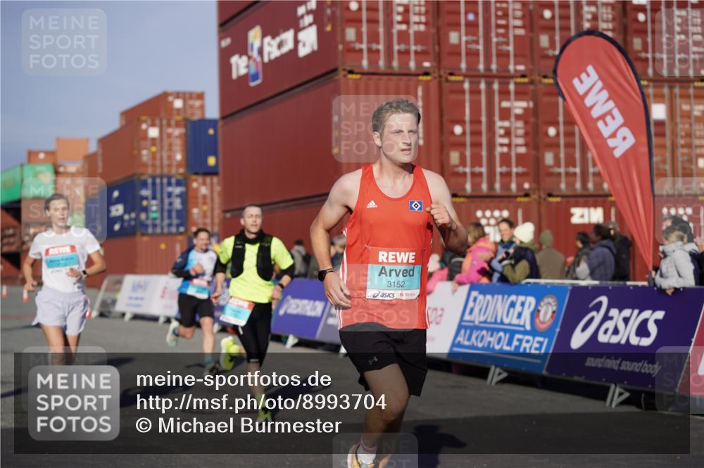 03.10.2025 - Köhlbrandbrückenlauf Michael Burmester http://msf.ph/oto/8993704 03.10.2025 09:55:03 Ziel 2879, 3083, 3152, 3288, 3490, 3628, 3702, 3715, 3720 meine-sportfotos.de