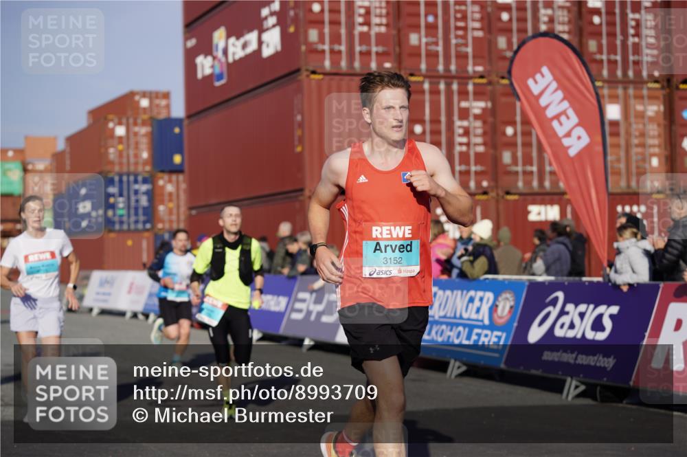 03.10.2025 - Köhlbrandbrückenlauf Michael Burmester http://msf.ph/oto/8993709 03.10.2025 09:55:04 Ziel 2879, 3083, 3152, 3288, 3490, 3628, 3702, 3715, 3720 meine-sportfotos.de