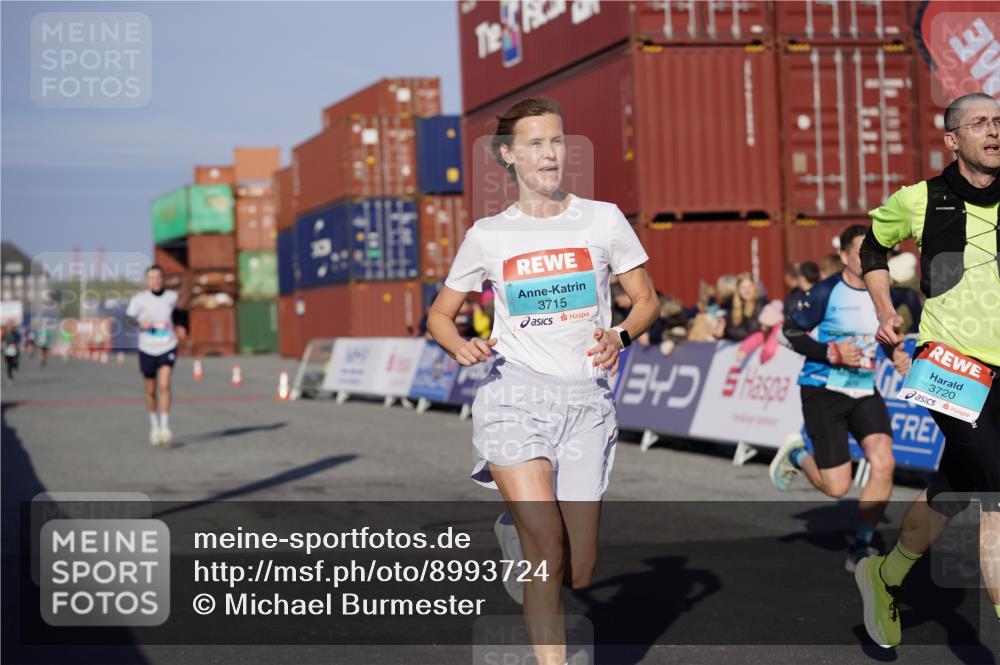 03.10.2025 - Köhlbrandbrückenlauf Michael Burmester http://msf.ph/oto/8993724 03.10.2025 09:55:05 Ziel 2879, 3083, 3152, 3288, 3490, 3628, 3702, 3715, 3720 meine-sportfotos.de