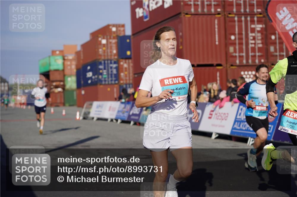 03.10.2025 - Köhlbrandbrückenlauf Michael Burmester http://msf.ph/oto/8993731 03.10.2025 09:55:05 Ziel 2879, 3083, 3152, 3288, 3490, 3628, 3702, 3715, 3720 meine-sportfotos.de