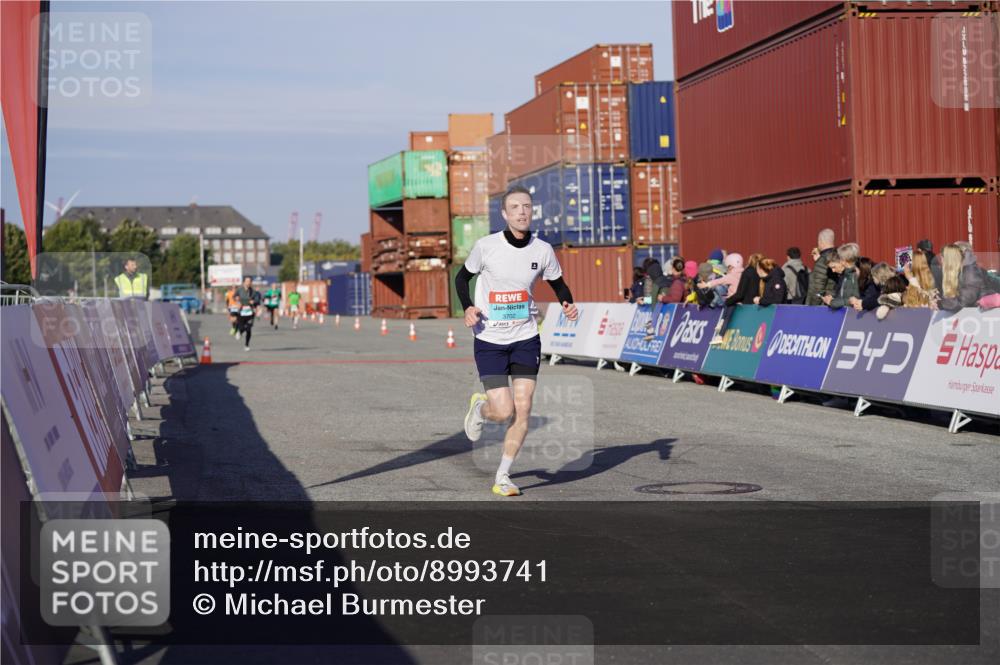 03.10.2025 - Köhlbrandbrückenlauf Michael Burmester http://msf.ph/oto/8993741 03.10.2025 09:55:07 Ziel 2879, 3083, 3152, 3490, 3628, 3702, 3715, 3720 meine-sportfotos.de