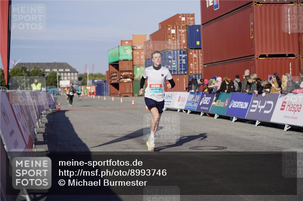 03.10.2025 - Köhlbrandbrückenlauf Michael Burmester http://msf.ph/oto/8993746 03.10.2025 09:55:07 Ziel 2879, 3083, 3152, 3490, 3628, 3702, 3715, 3720 meine-sportfotos.de