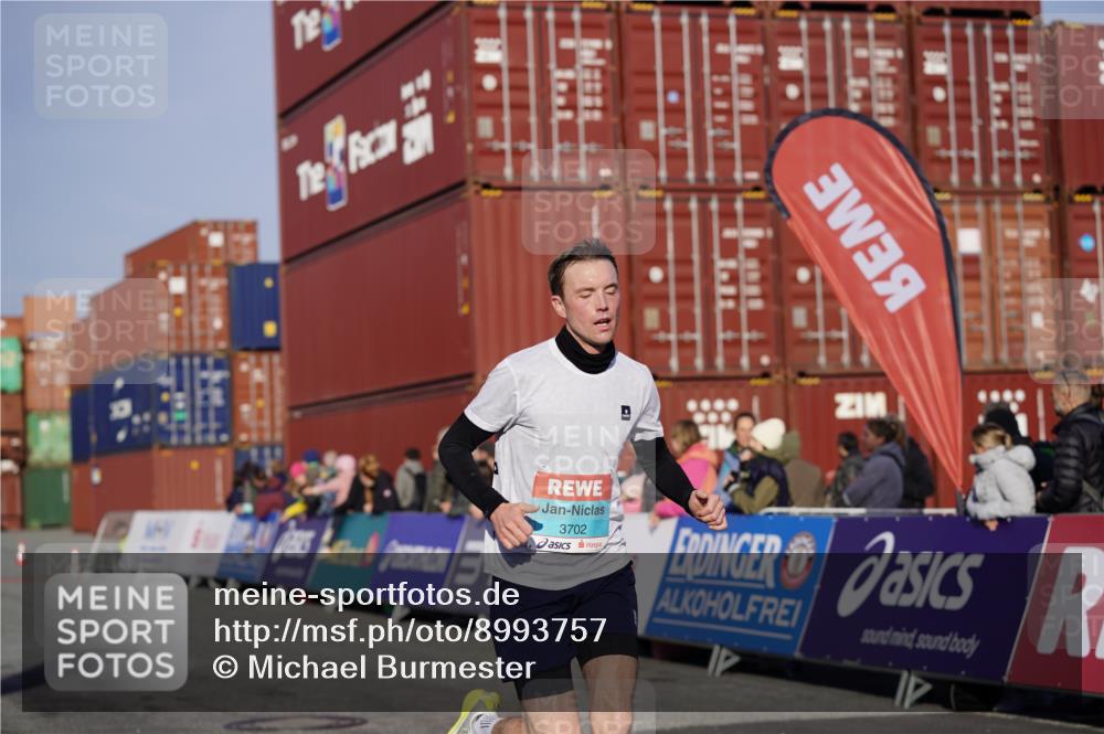 03.10.2025 - Köhlbrandbrückenlauf Michael Burmester http://msf.ph/oto/8993757 03.10.2025 09:55:09 Ziel 2879, 3152, 3702, 3715, 3720 meine-sportfotos.de