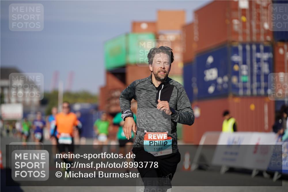03.10.2025 - Köhlbrandbrückenlauf Michael Burmester http://msf.ph/oto/8993778 03.10.2025 09:55:16 Ziel 1184, 3266 meine-sportfotos.de