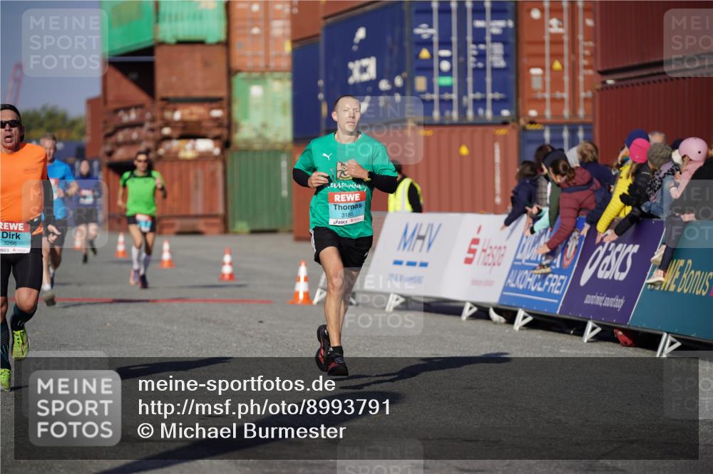 03.10.2025 - Köhlbrandbrückenlauf Michael Burmester http://msf.ph/oto/8993791 03.10.2025 09:55:19 Ziel 1030, 1184, 3185, 3266 meine-sportfotos.de