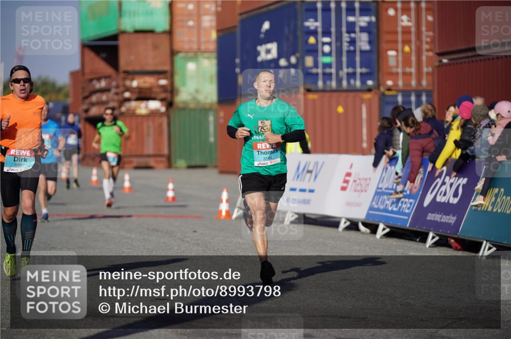 03.10.2025 - Köhlbrandbrückenlauf Michael Burmester http://msf.ph/oto/8993798 03.10.2025 09:55:19 Ziel 1030, 1184, 3185, 3266 meine-sportfotos.de