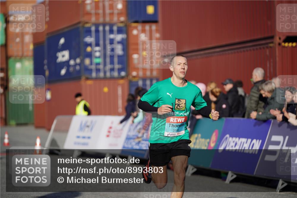 03.10.2025 - Köhlbrandbrückenlauf Michael Burmester http://msf.ph/oto/8993803 03.10.2025 09:55:20 Ziel 1030, 1184, 3185, 3266 meine-sportfotos.de