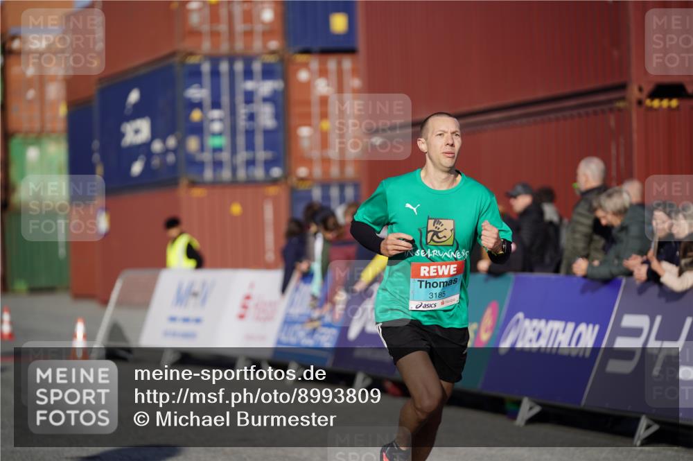 03.10.2025 - Köhlbrandbrückenlauf Michael Burmester http://msf.ph/oto/8993809 03.10.2025 09:55:20 Ziel 1030, 1184, 3185, 3266 meine-sportfotos.de
