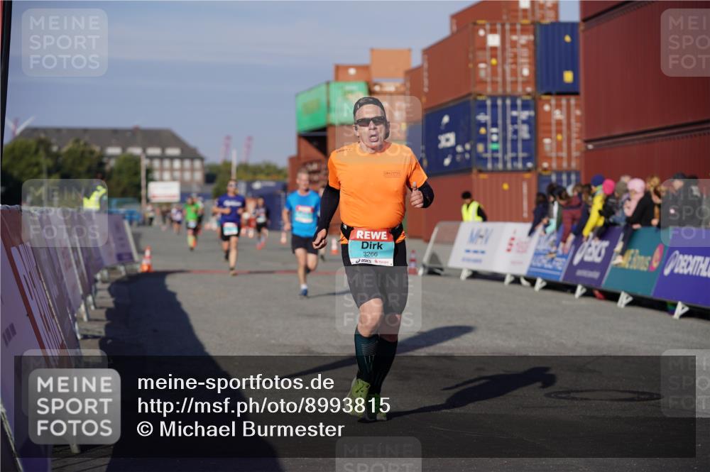 03.10.2025 - Köhlbrandbrückenlauf Michael Burmester http://msf.ph/oto/8993815 03.10.2025 09:55:21 Ziel 1030, 1184, 2704, 3185, 3266 meine-sportfotos.de