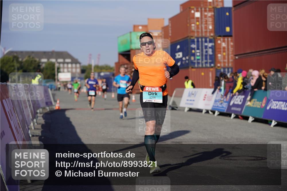03.10.2025 - Köhlbrandbrückenlauf Michael Burmester http://msf.ph/oto/8993821 03.10.2025 09:55:21 Ziel 1030, 1184, 2704, 3185, 3266 meine-sportfotos.de