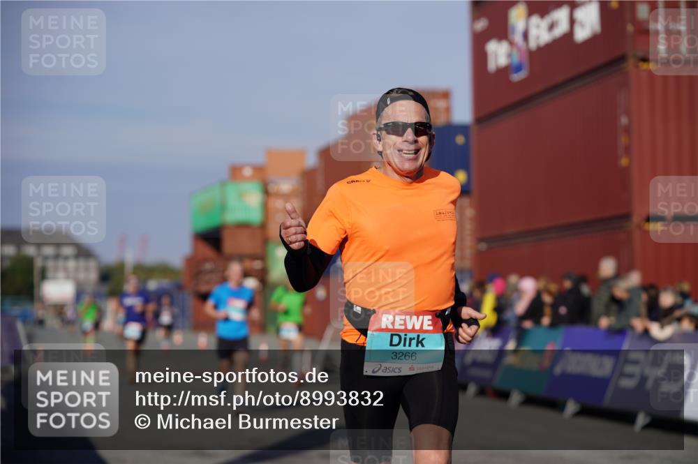 03.10.2025 - Köhlbrandbrückenlauf Michael Burmester http://msf.ph/oto/8993832 03.10.2025 09:55:22 Ziel 1030, 1040, 1184, 2704, 3185, 3266 meine-sportfotos.de