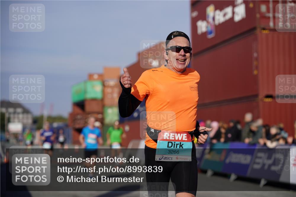 03.10.2025 - Köhlbrandbrückenlauf Michael Burmester http://msf.ph/oto/8993839 03.10.2025 09:55:22 Ziel 1030, 1040, 1184, 2704, 3185, 3266 meine-sportfotos.de