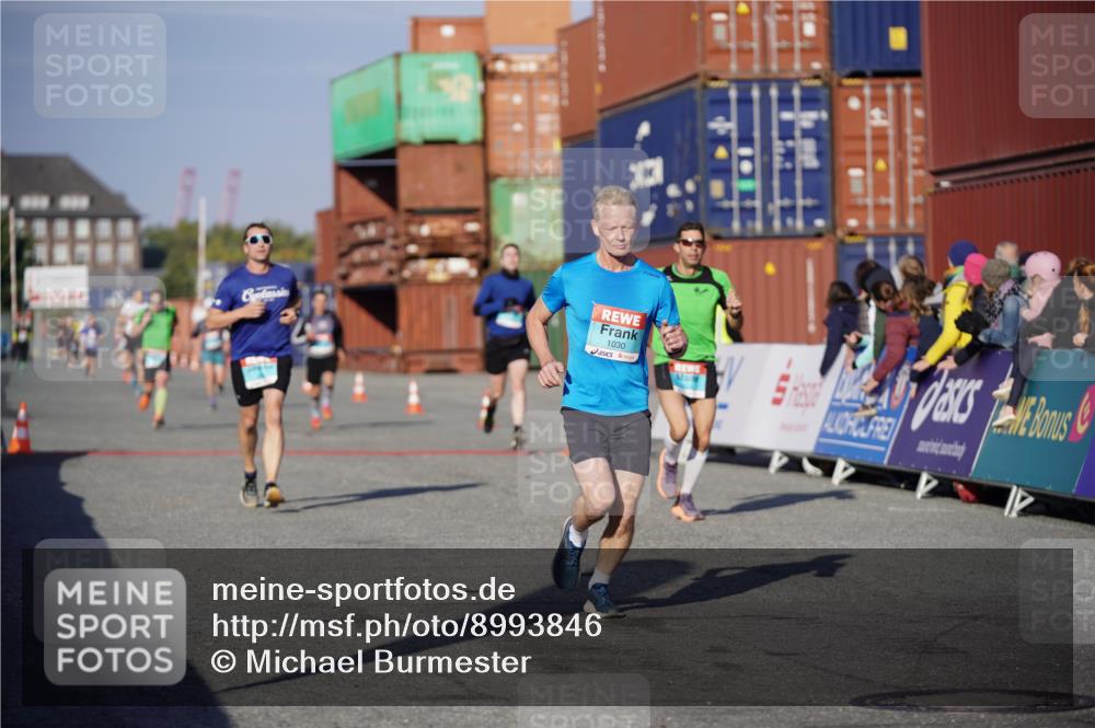 03.10.2025 - Köhlbrandbrückenlauf Michael Burmester http://msf.ph/oto/8993846 03.10.2025 09:55:24 Ziel 1030, 1040, 2704, 3185, 3266 meine-sportfotos.de