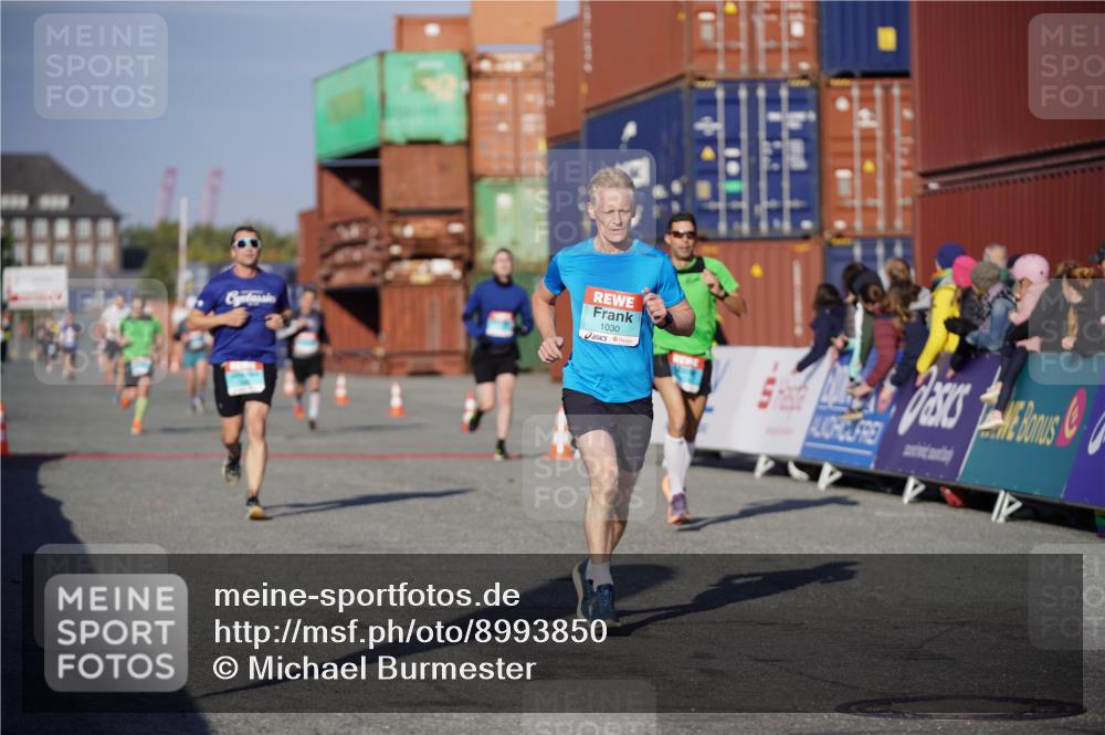 03.10.2025 - Köhlbrandbrückenlauf Michael Burmester http://msf.ph/oto/8993850 03.10.2025 09:55:24 Ziel 1030, 1040, 2704, 3185, 3266 meine-sportfotos.de