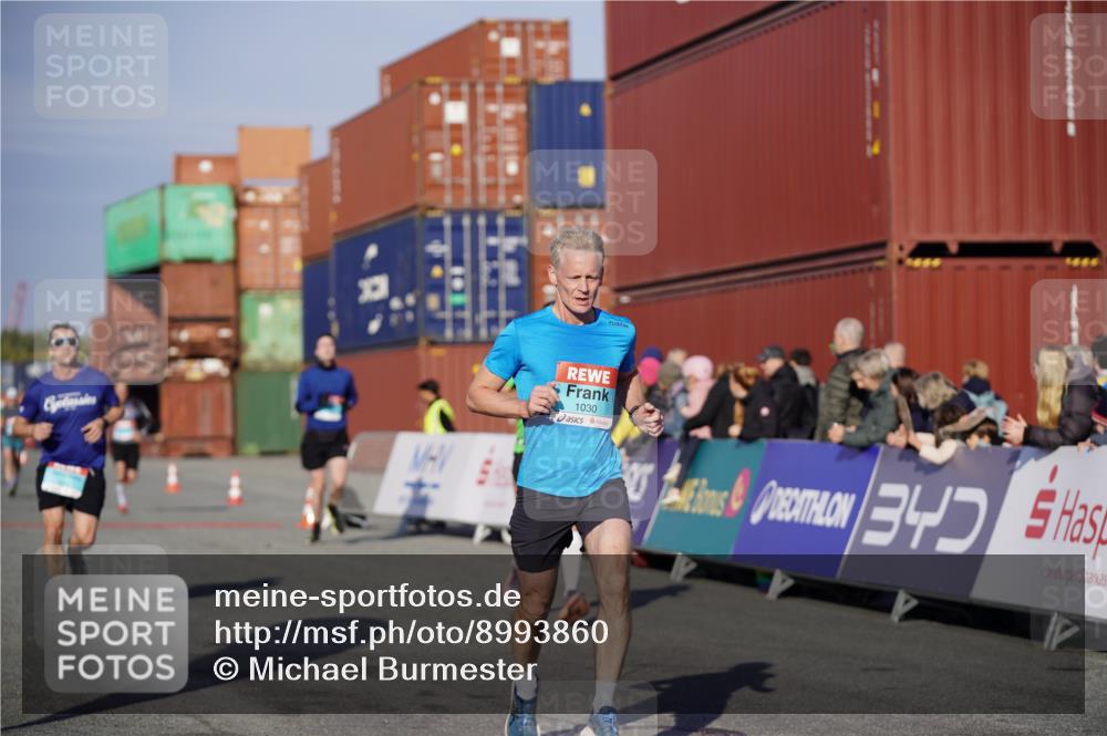 03.10.2025 - Köhlbrandbrückenlauf Michael Burmester http://msf.ph/oto/8993860 03.10.2025 09:55:25 Ziel 1016, 1030, 1040, 2704, 3185, 3266 meine-sportfotos.de