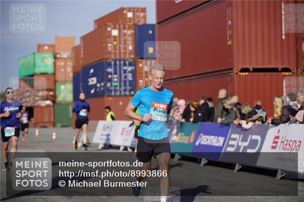 03.10.2025 - Köhlbrandbrückenlauf Michael Burmester http://msf.ph/oto/8993866 03.10.2025 09:55:25 Ziel 1016, 1030, 1040, 2704, 3185, 3266 meine-sportfotos.de